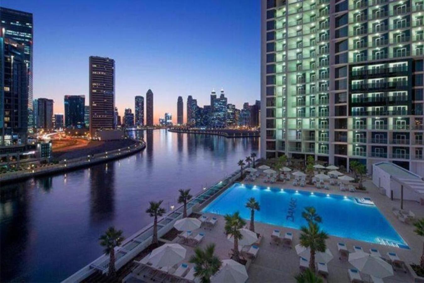 Business Bay Modern With A Pool View At Damac Maison Prive Apartment