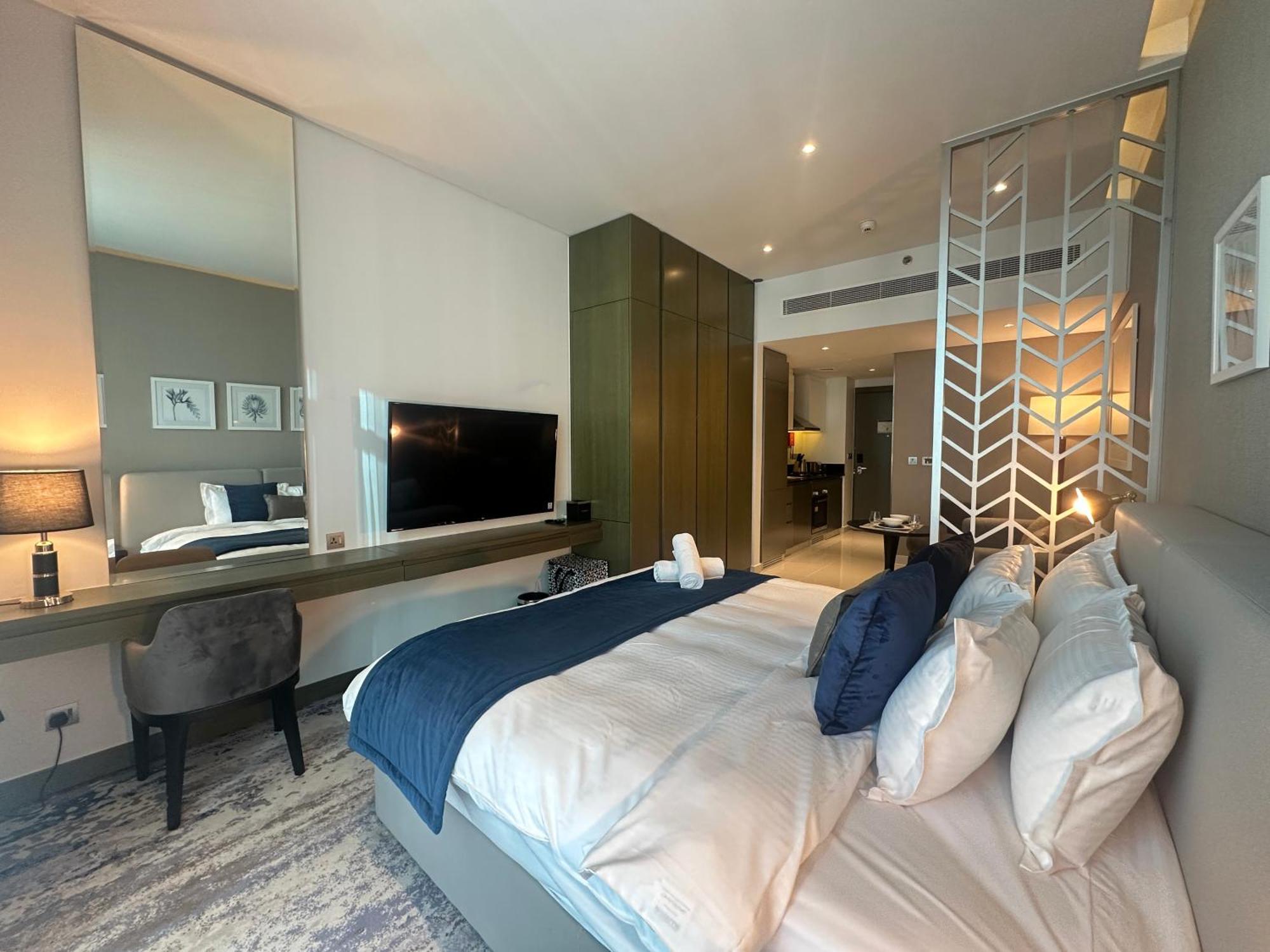 Business Bay Modern With A Pool View At Damac Maison Prive Dubai